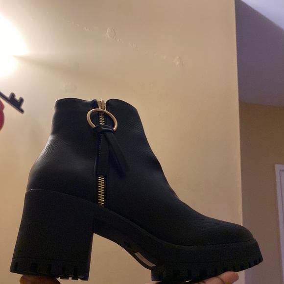 BOOTS - Picture 5 of 5